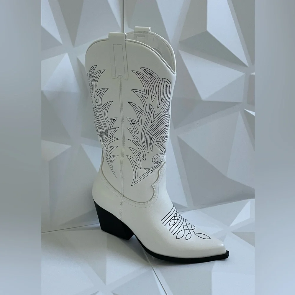 🤍ivory women's boots women’s 
Size: 6 - Picture 5 of 12